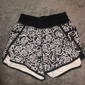 Lululemon tracker shorts